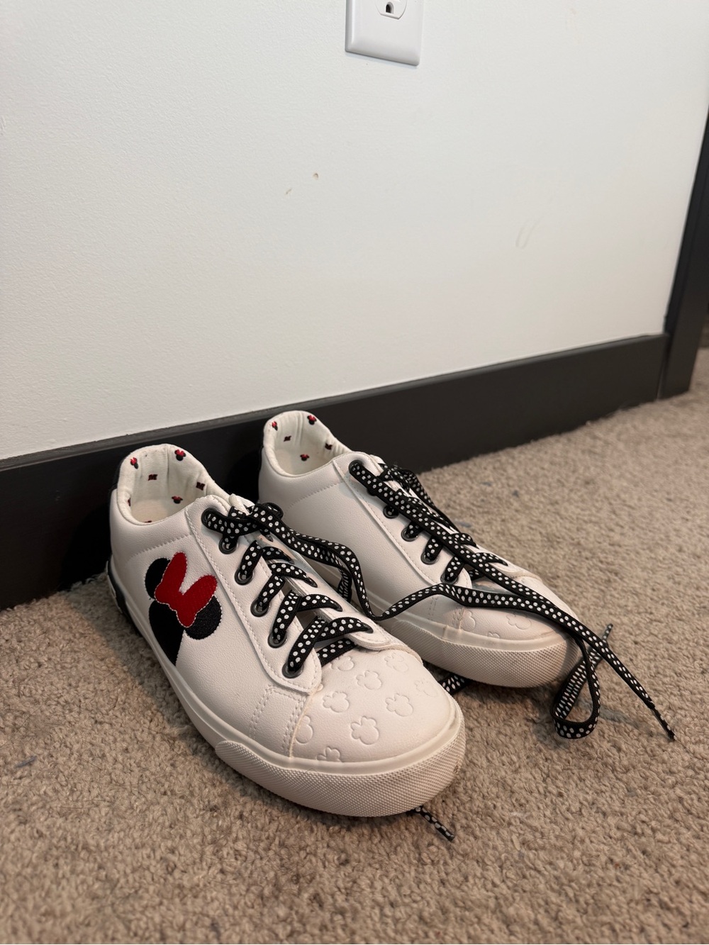 Disney Minnie Mouse Women's Low-top Court Sneakers Size 7.5